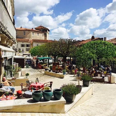 La Maison Sur La Colline Laprade (Poitou-Charentes)